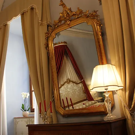 Residenza D'epoca Palazzo Borghesi 住宿加早餐酒店 4*