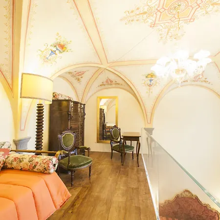 Residenza D'epoca Palazzo Borghesi Bed and breakfast 4*