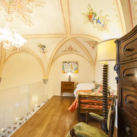 Residenza D'epoca Palazzo Borghesi Bed and breakfast 4*