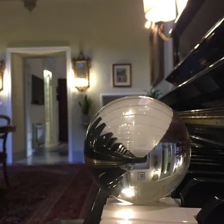 Residenza D'epoca Palazzo Borghesi Bed and breakfast 4*