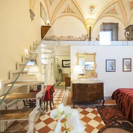 Residenza D'epoca Palazzo Borghesi 2*