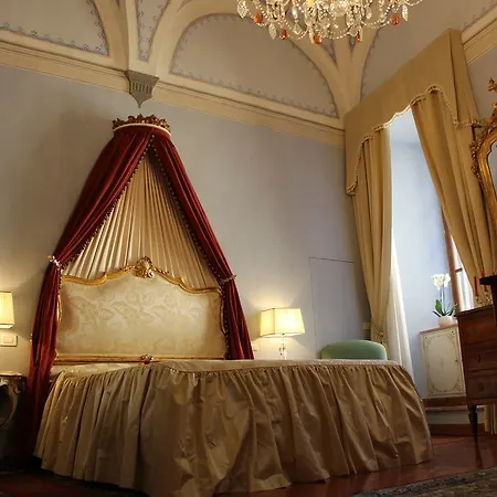 Residenza D'epoca Palazzo Borghesi 2*